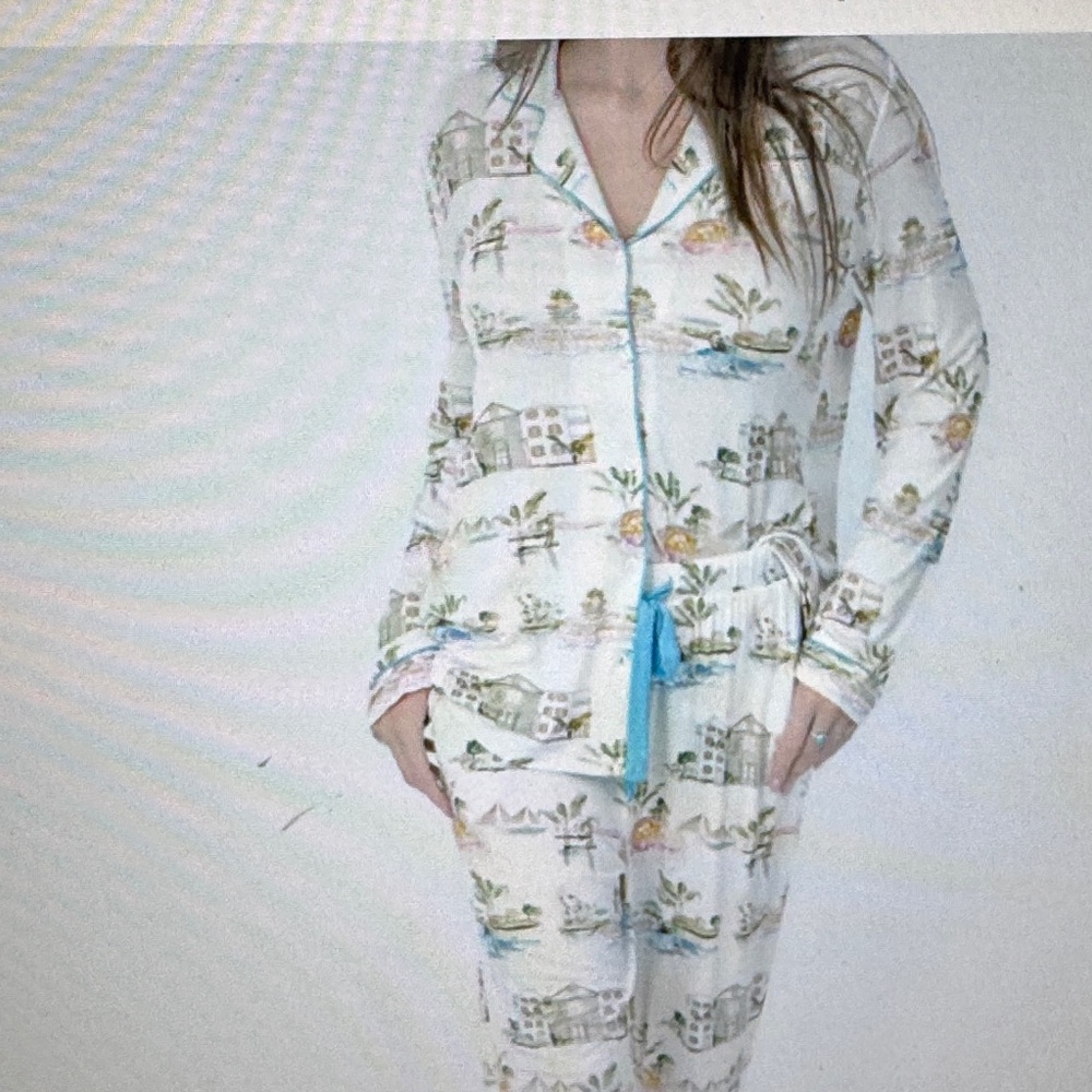 Women's Cream Scenic Print Pajama Set